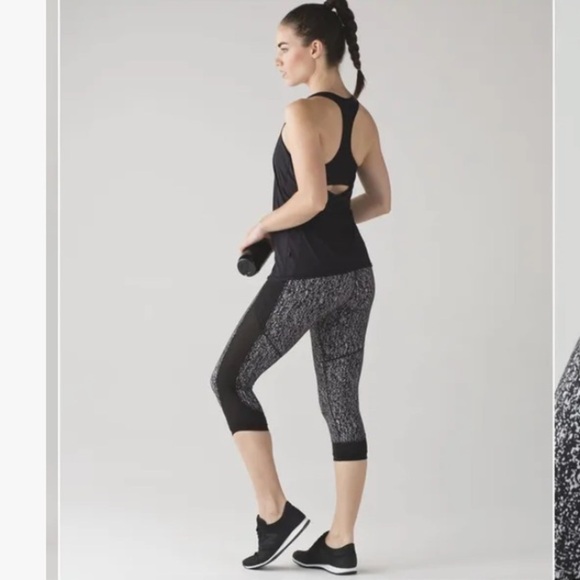 Lululemon Black/ White Fit Physique Crop (19") leggings size 4 - Picture 13 of 15